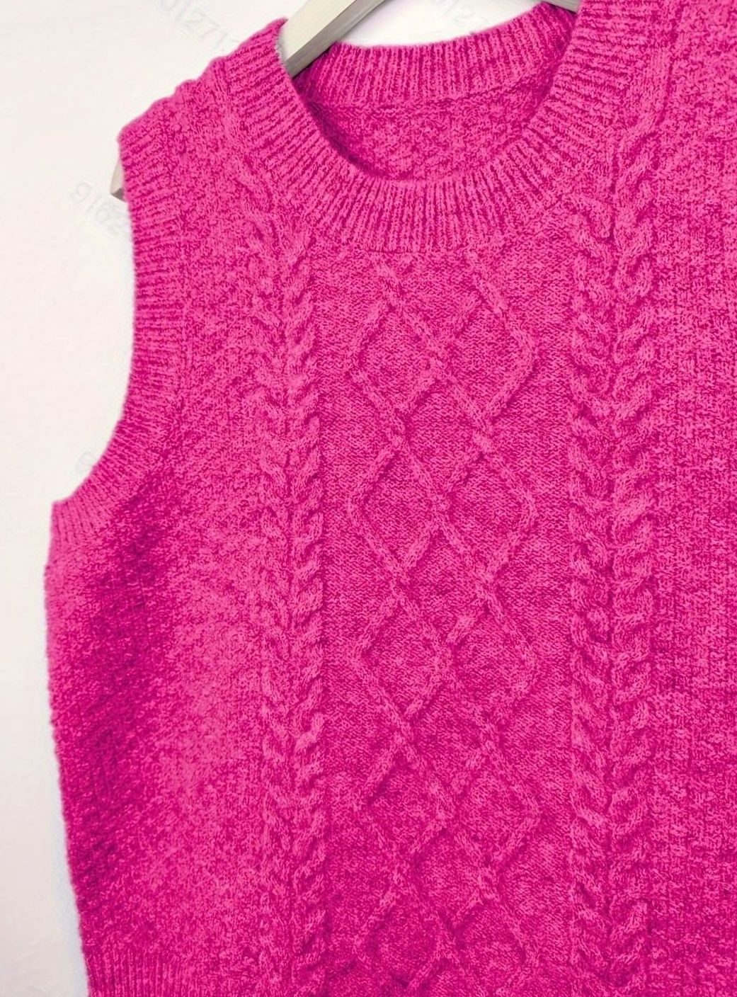 Women's Cable-Knit Sleeveless Sweater Vest Round Neck