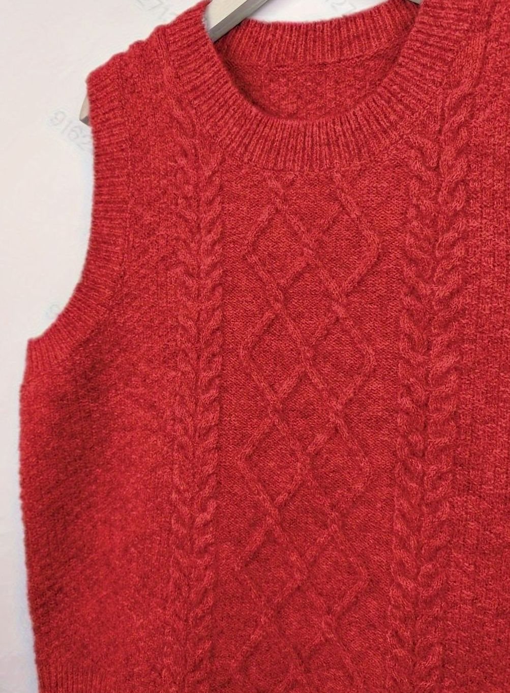 Women's Cable-Knit Sleeveless Sweater Vest Round Neck