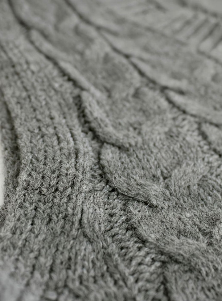 Women's Cable-Knit V-Neck Sweater Vest Relaxed Fit