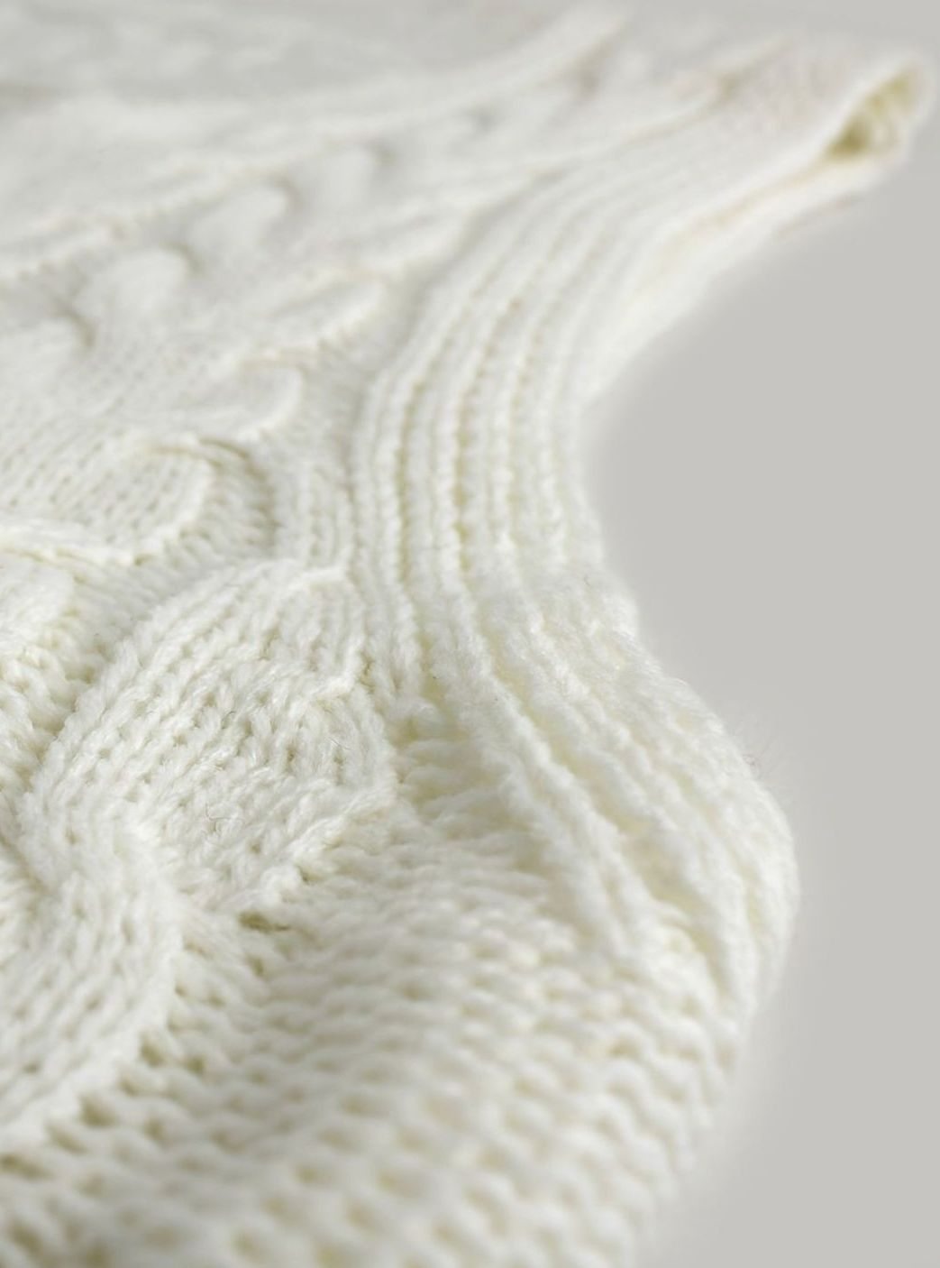 Women's Cable-Knit V-Neck Sweater Vest Relaxed Fit