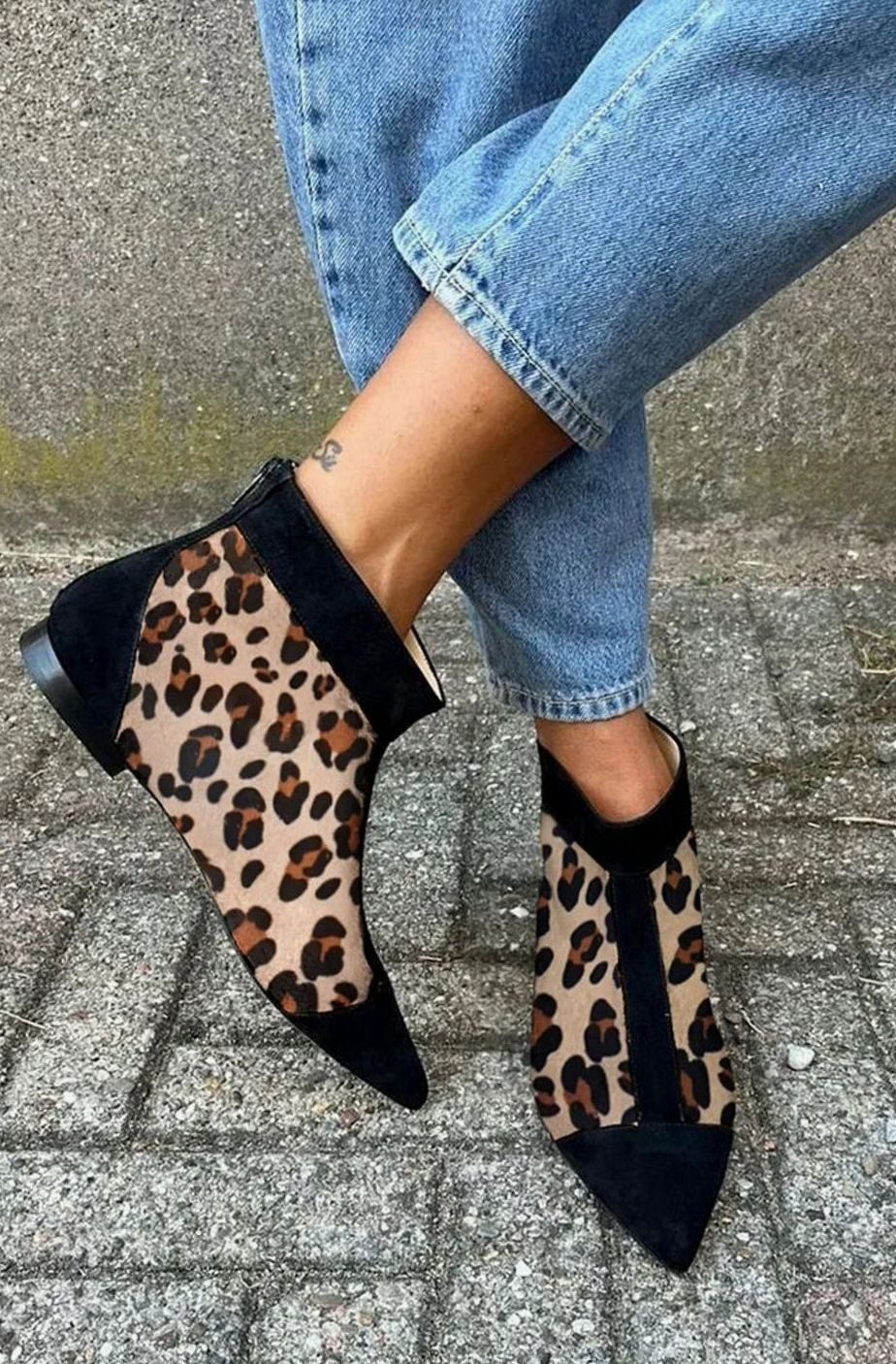 Women's Leopard Print Pointed-Toe Flat Ankle Boots - Khaki