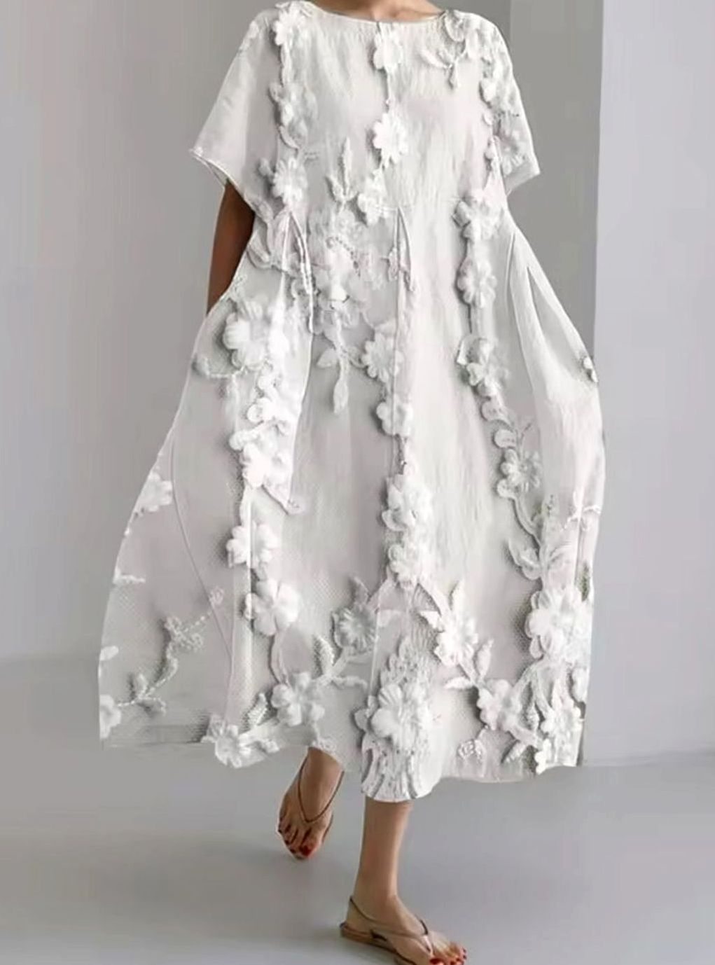 Women's Loose Floral Applique Round-Neck Maxi Dress - Big Floral White