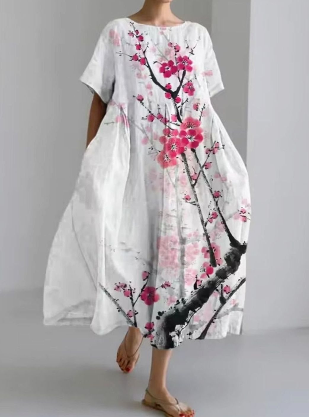 Women's Loose Floral Applique Round-Neck Maxi Dress - White Pink