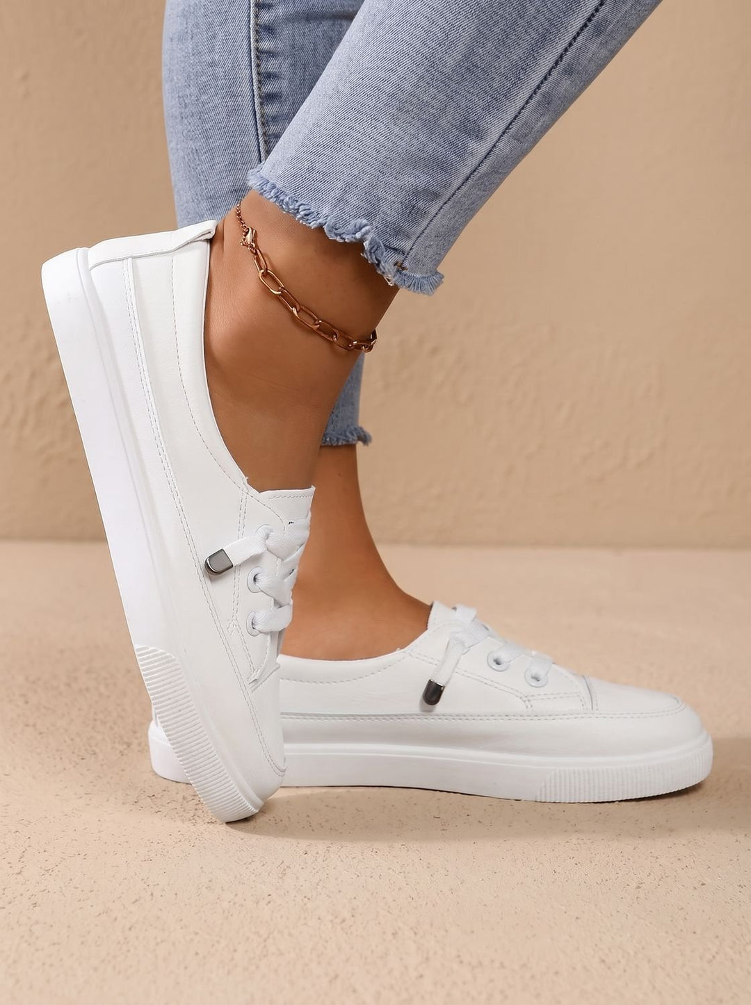 Women's Orthopedic Cushioned Lace-Up Low-Top Sneakers