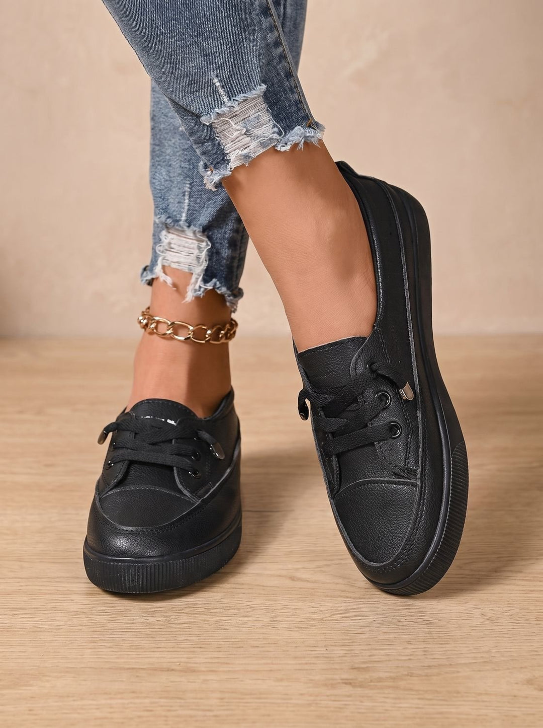 Women's Orthopedic Cushioned Lace-Up Low-Top Sneakers