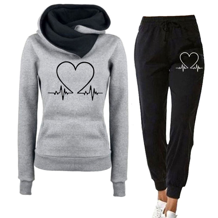 Women's Relaxed-Fit Heart Graphic Two-Piece Tracksuit Hoodie Jogger Set - Grey