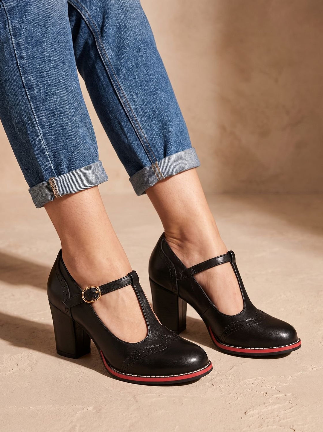 Women's Retro Brogue T-Bar Block Heel Pumps - Black