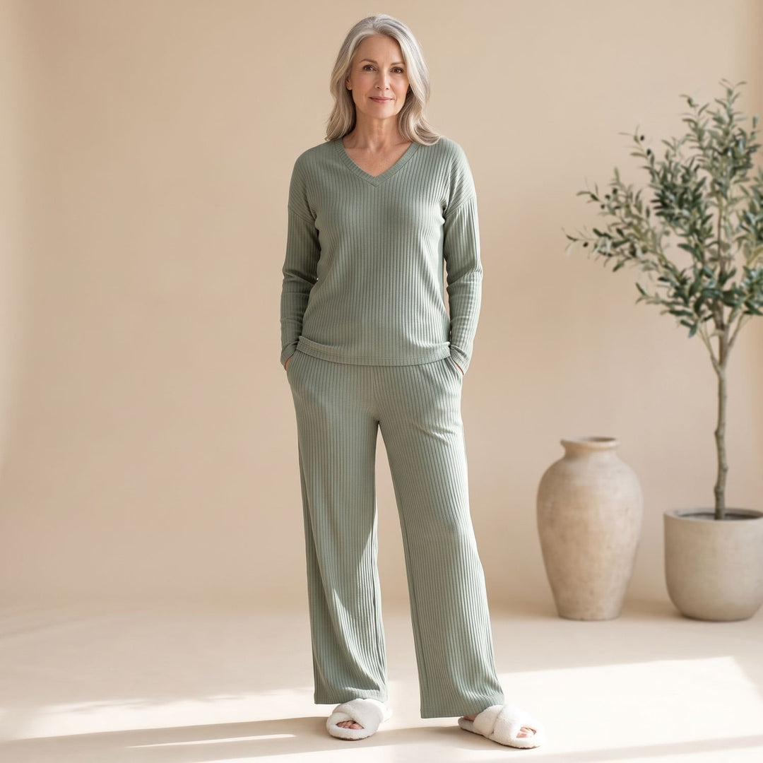 Women's Ribbed Knit Two Piece Lounge Set V-Neck Wide-Leg - Dark Green