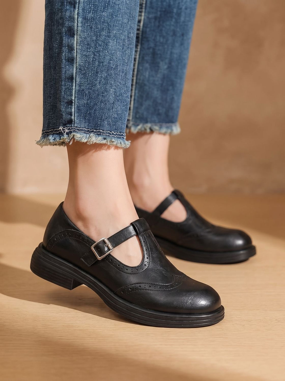 Women's Vintage Brogue T-Strap Buckle Mary Jane Flats