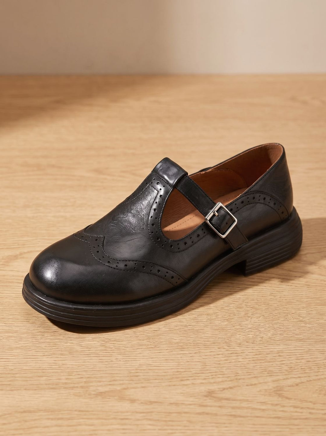 Women's Vintage Brogue T-Strap Buckle Mary Jane Flats - Black