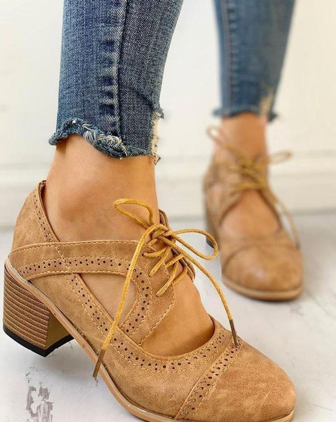 Women's Vintage Lace-Up Block Heel T-Strap Shoes - Beige