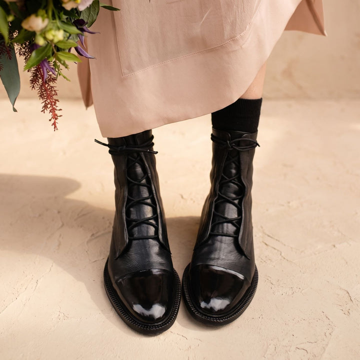 Women's Vintage Lace-Up Faux Leather Cap-Toe Ankle Boots